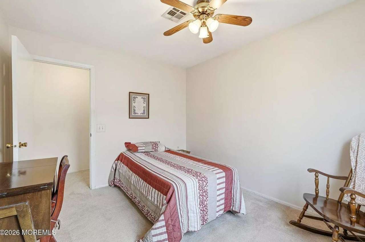 196 Pulaski Blvd, photo 25