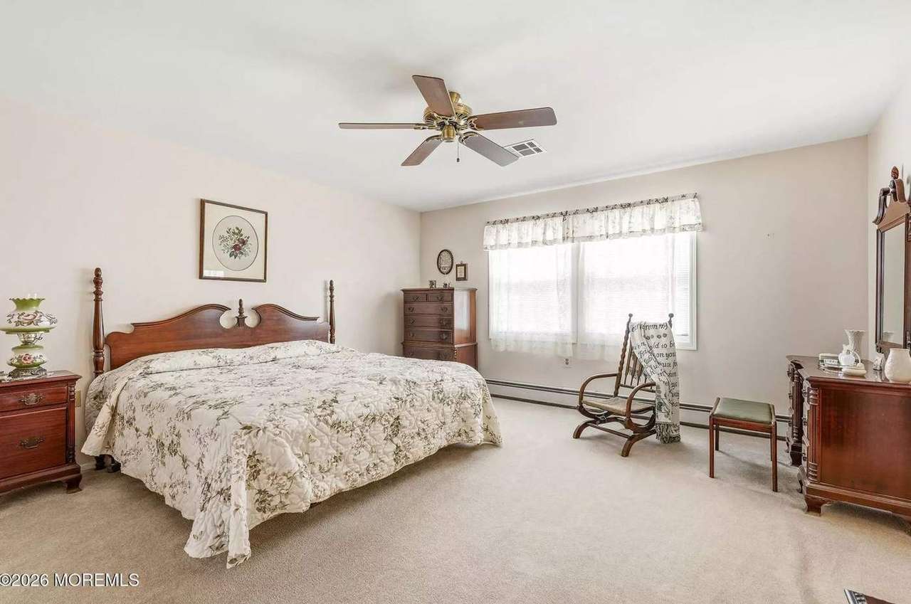 196 Pulaski Blvd, photo 26