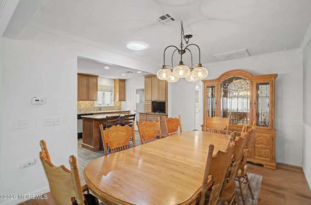 5 Pulaski Blvd, photo 9