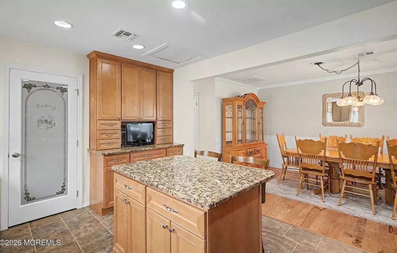 5 Pulaski Blvd, photo 13