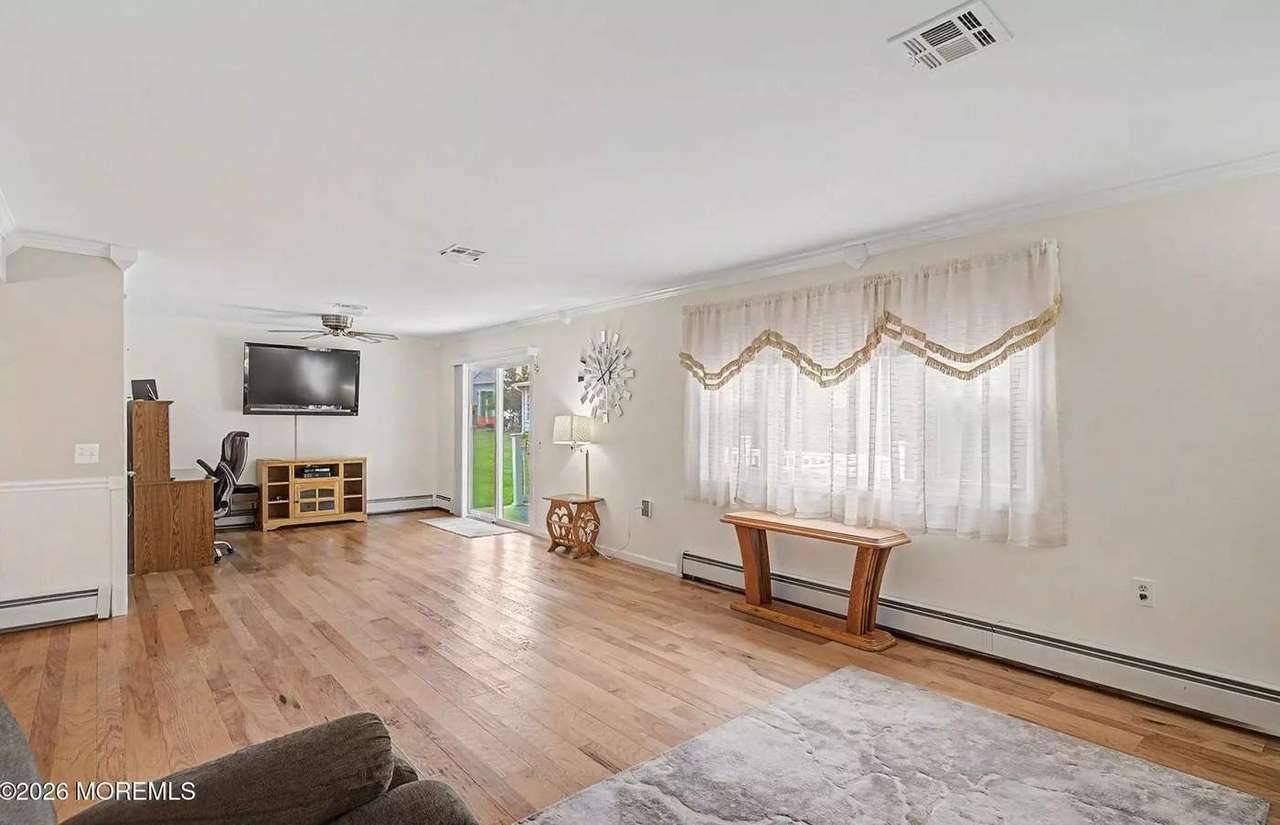 5 Pulaski Blvd, photo 15