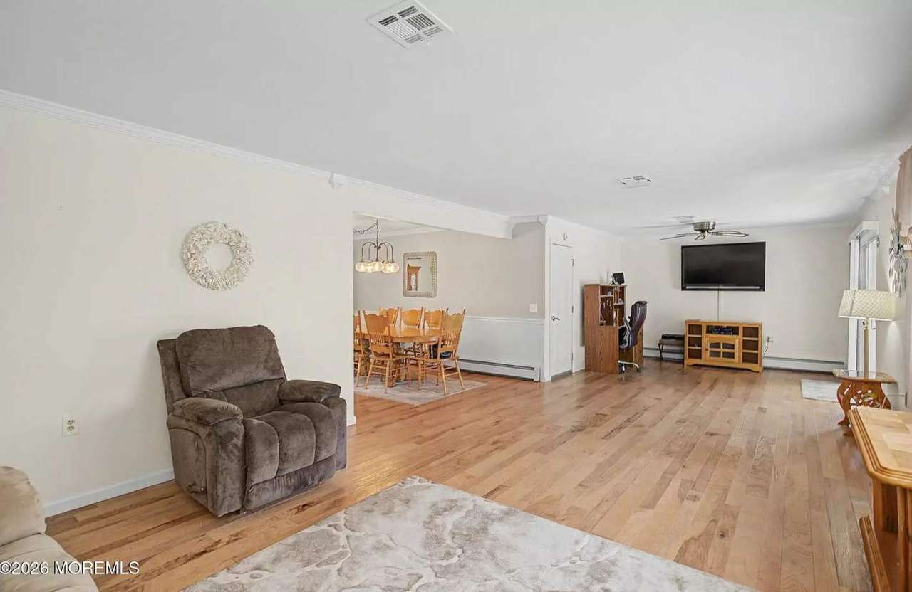 5 Pulaski Blvd, photo 16