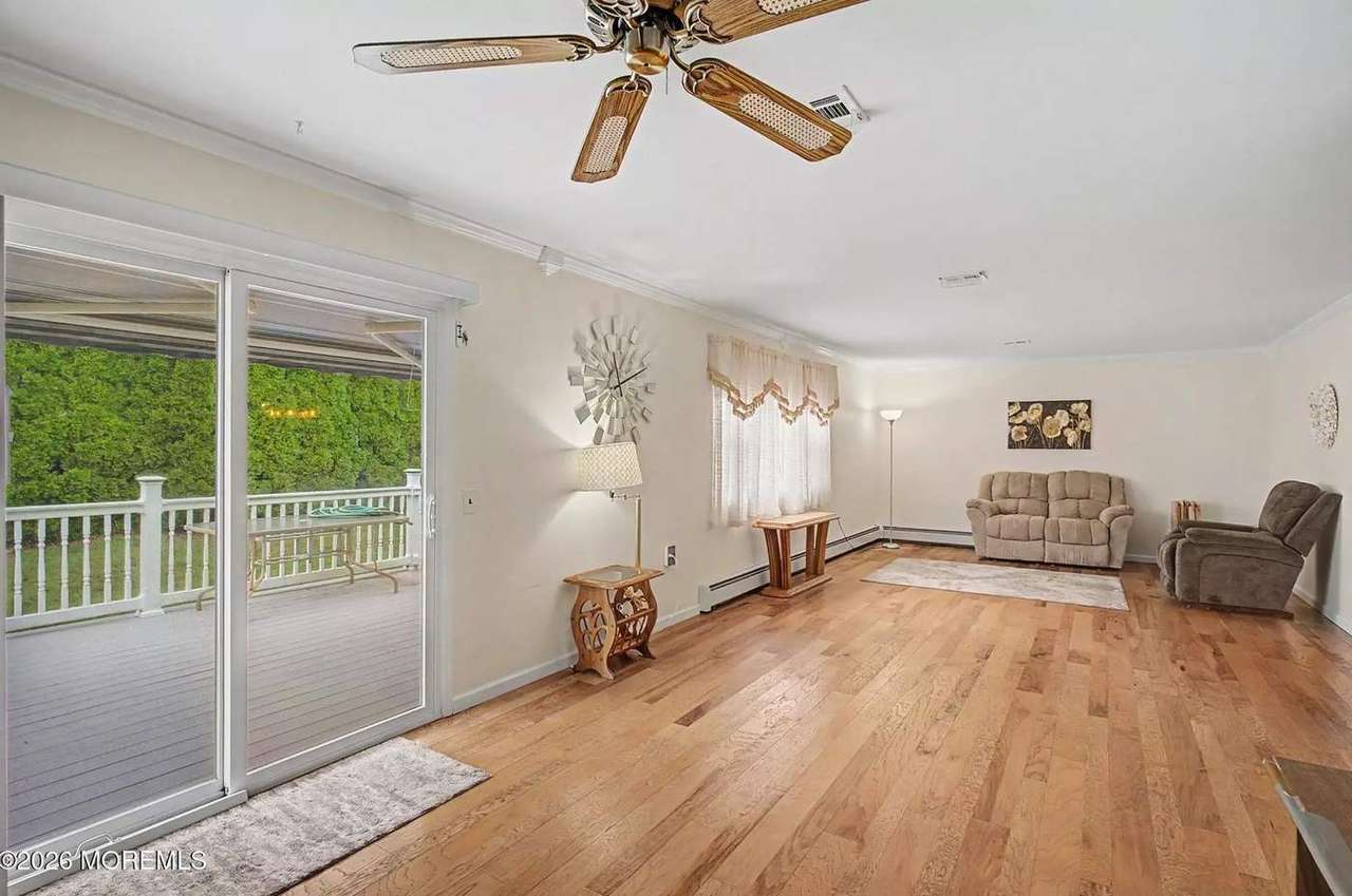 5 Pulaski Blvd, photo 18