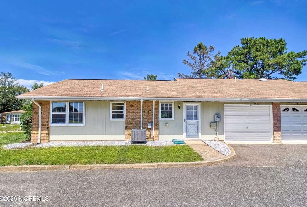 27D Cambridge Cir, photo 29