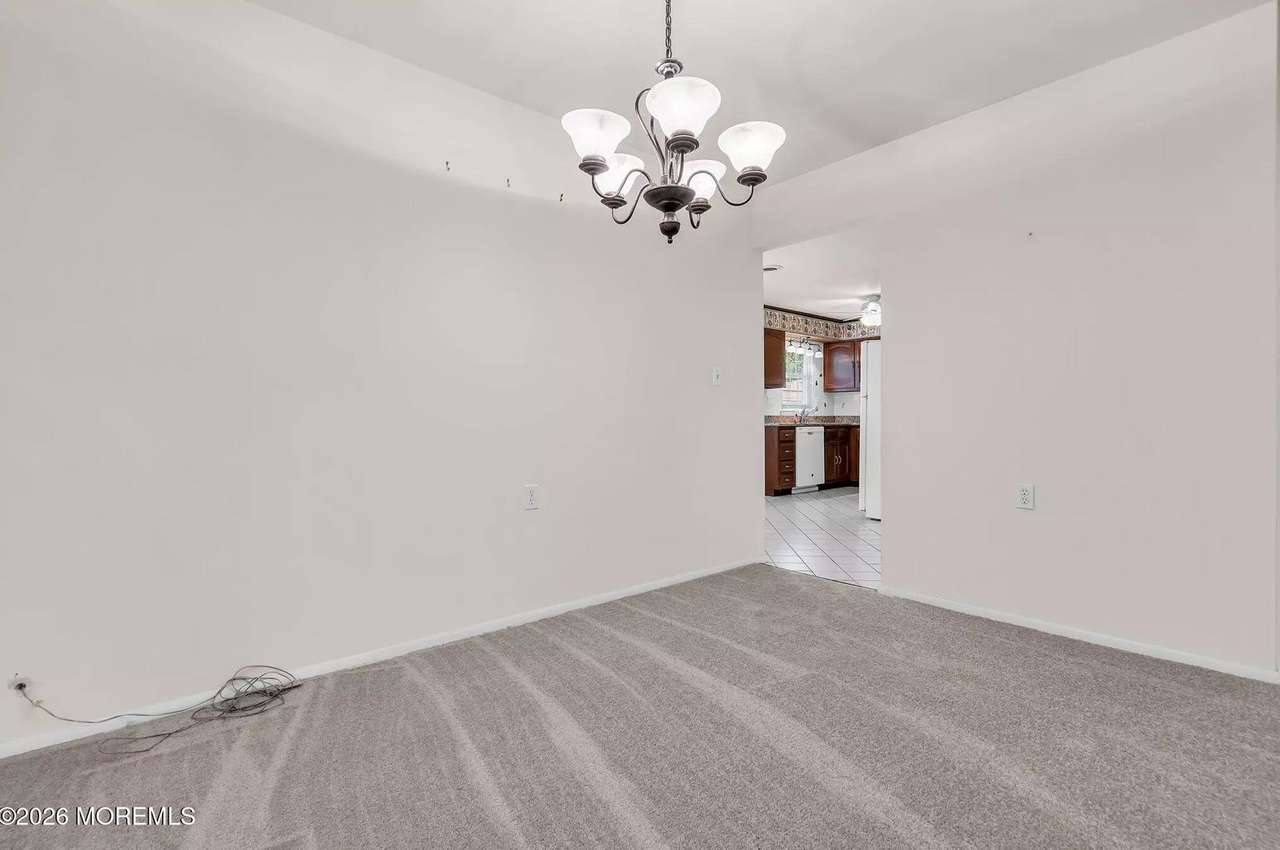 35B Gramercy Ln, photo 36