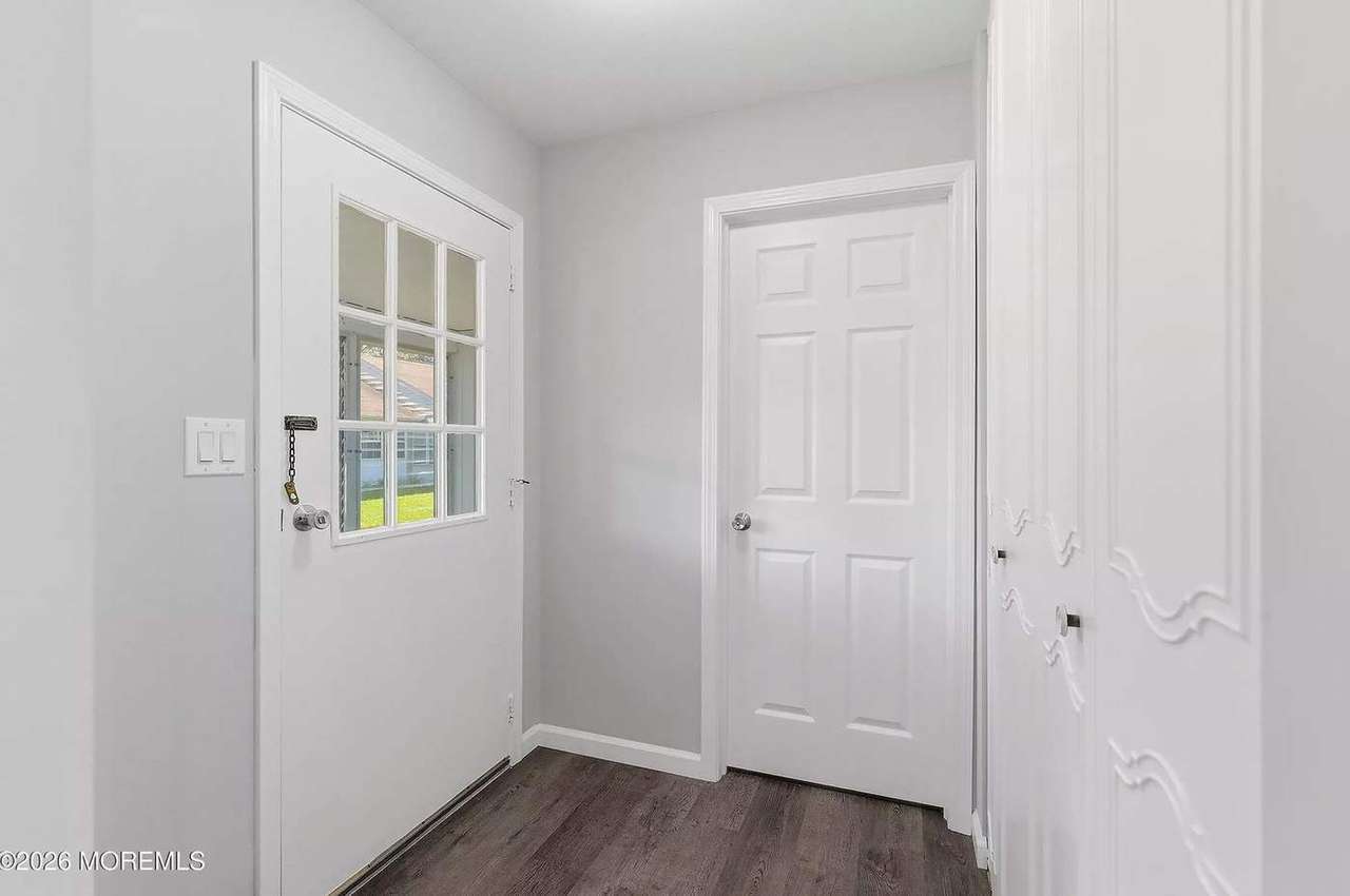 44 Buckingham Dr #B, photo 3