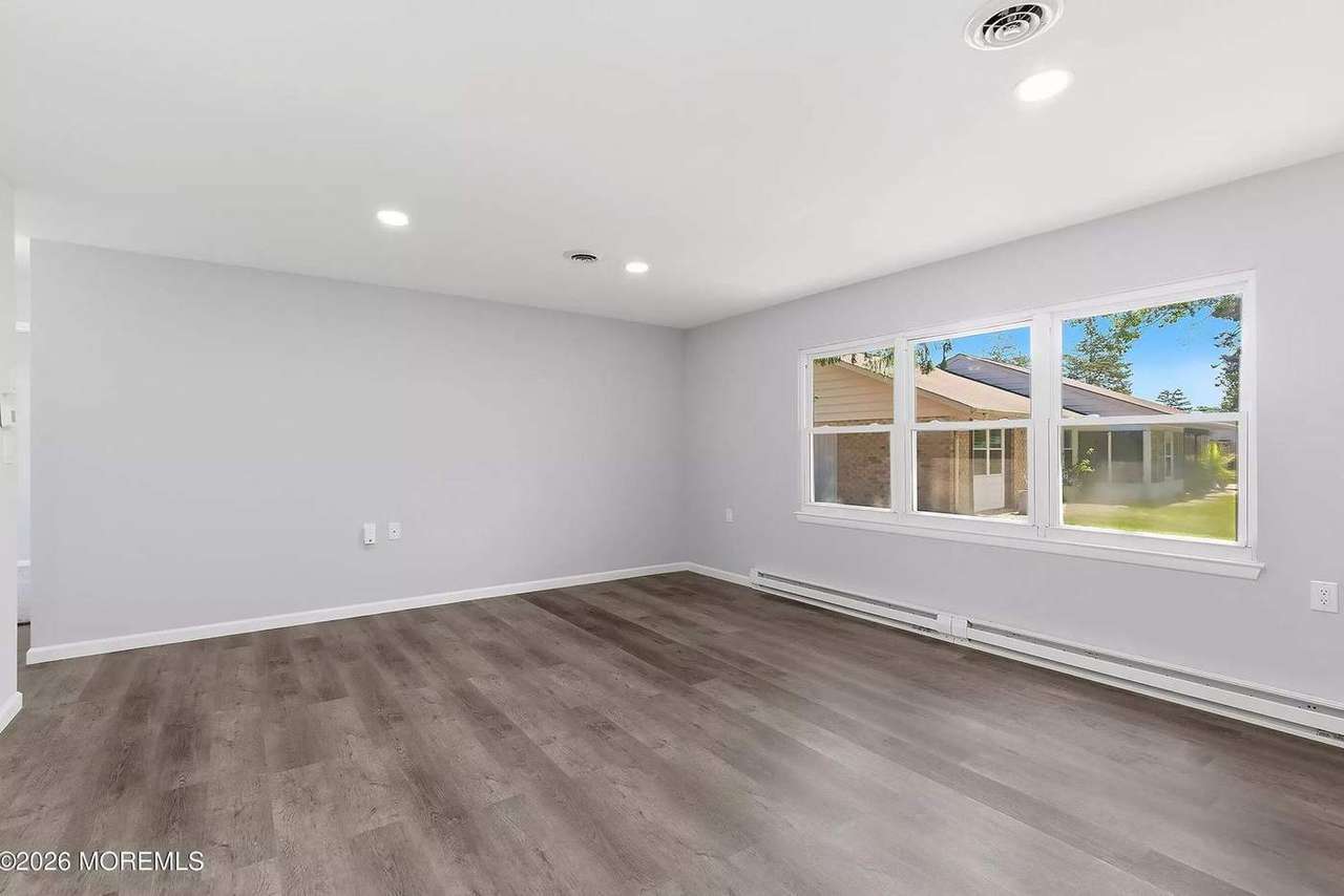 44 Buckingham Dr #B, photo 4