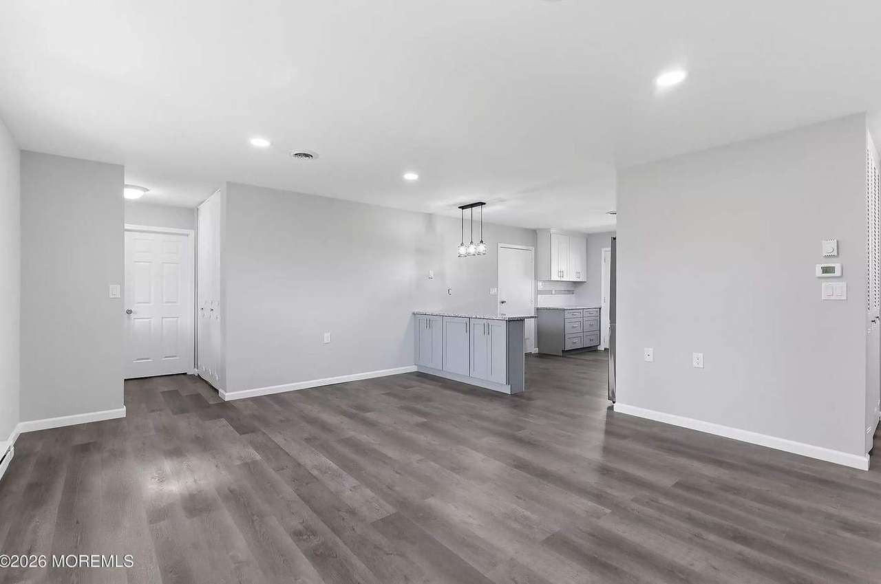 44 Buckingham Dr #B, photo 6