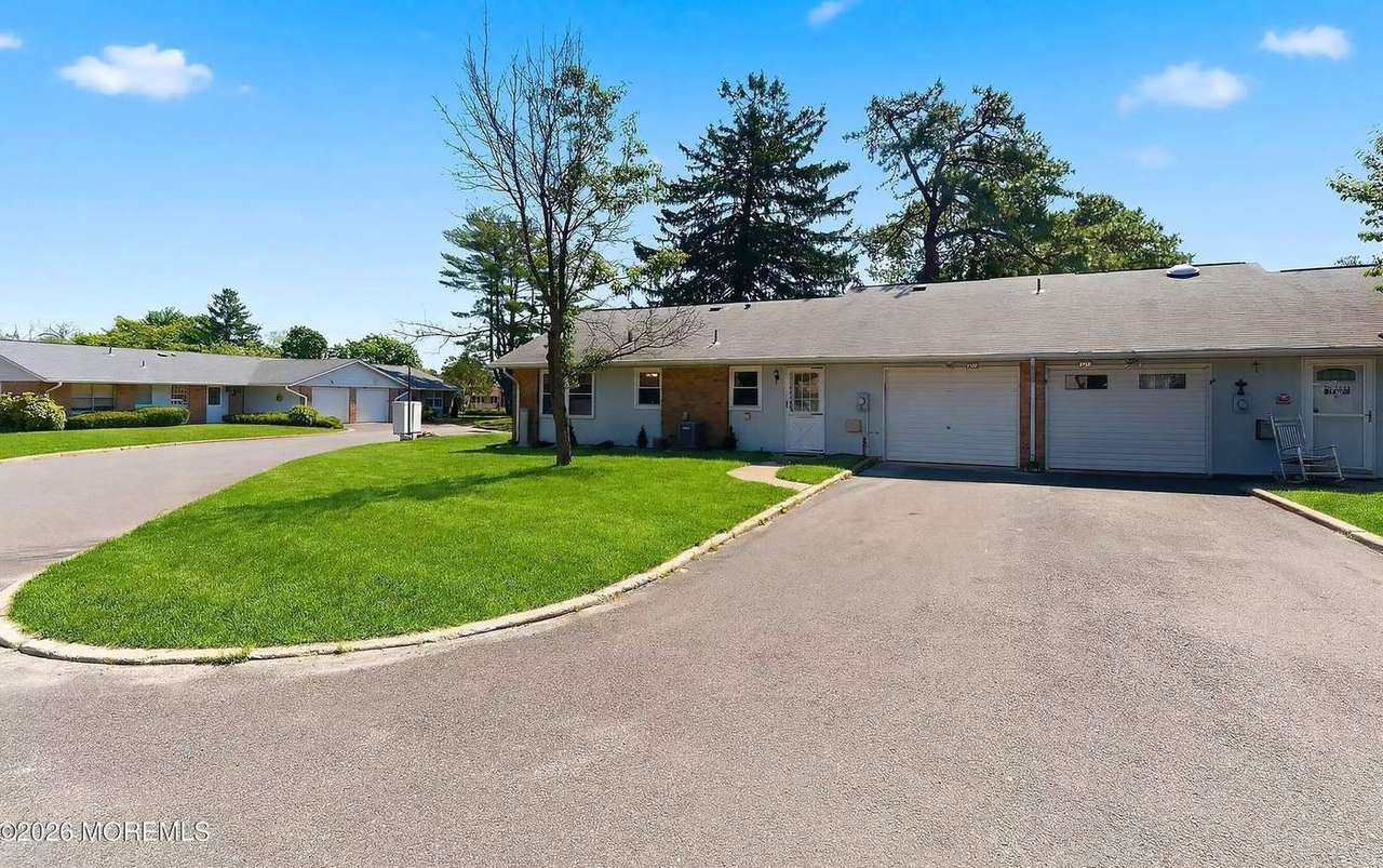 44 Buckingham Dr #B, photo 30