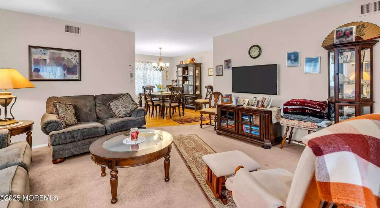 533B Warwick Ct, photo 6