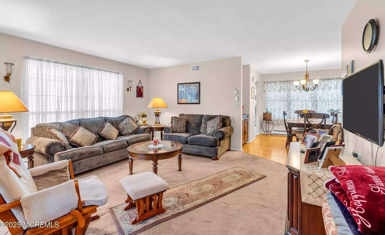 533B Warwick Ct, photo 8