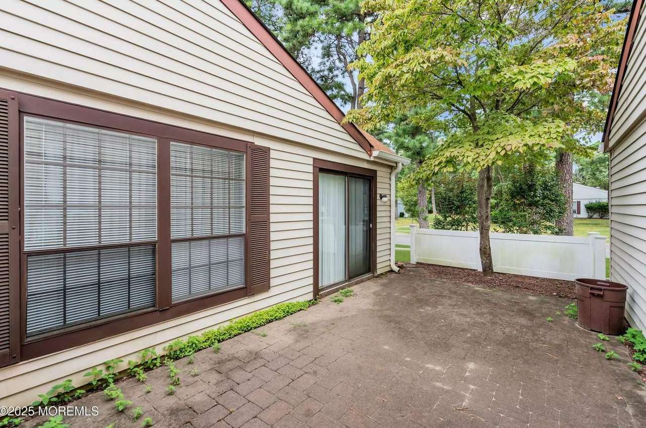 533B Warwick Ct, photo 22