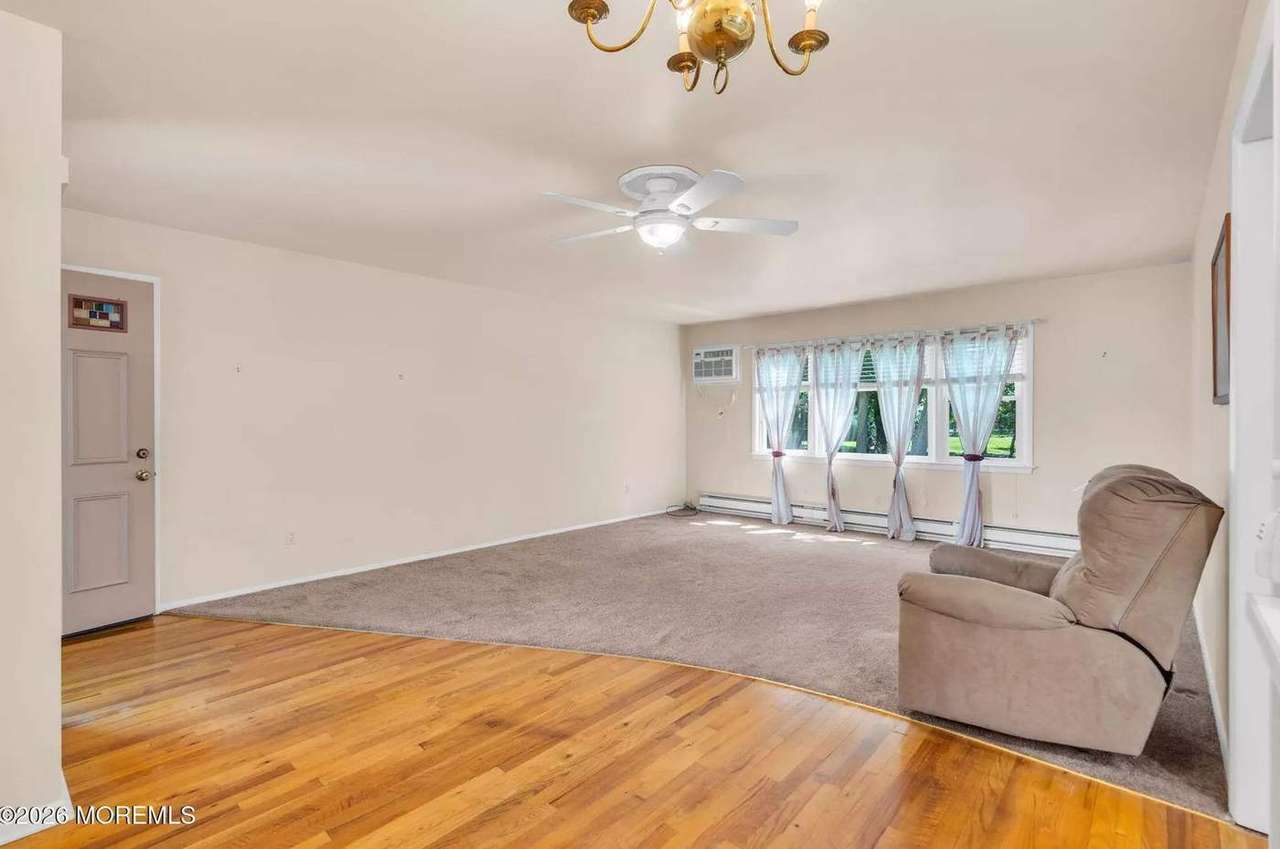 6 Woodbury Ct, photo 7