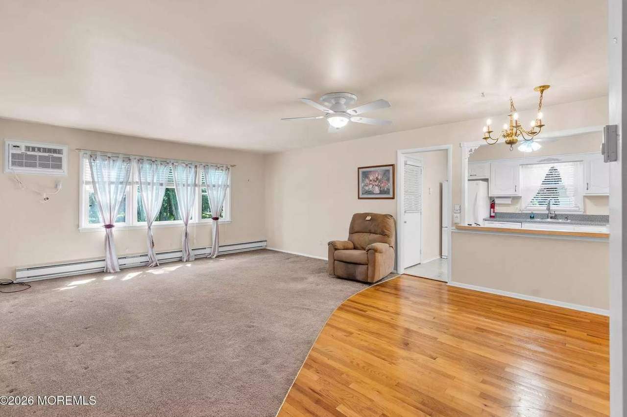 6 Woodbury Ct, photo 8