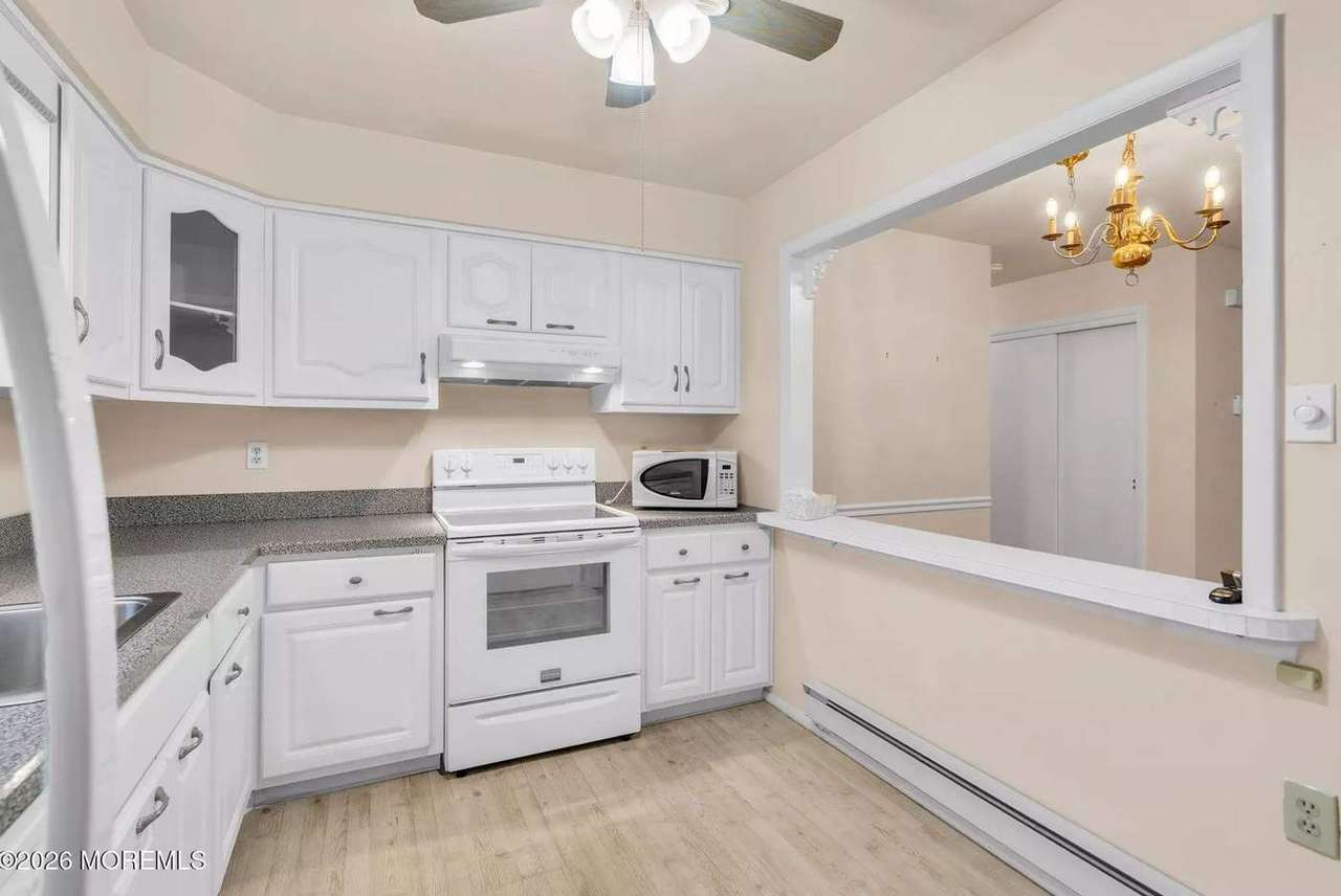 6 Woodbury Ct, photo 11