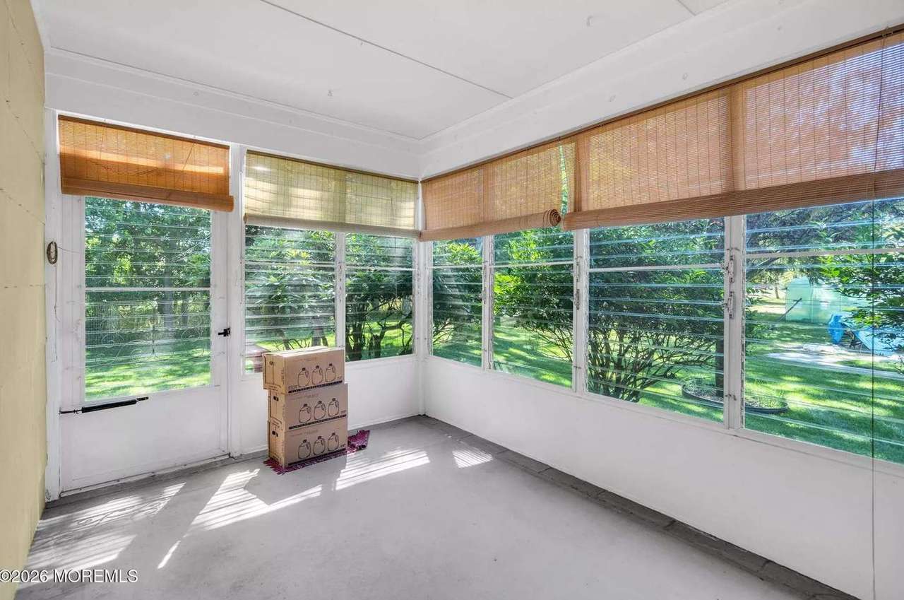 6 Woodbury Ct, photo 13