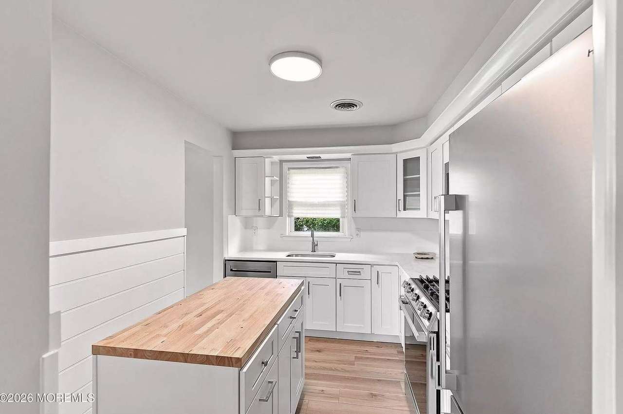 162 Castleton Dr, photo 6