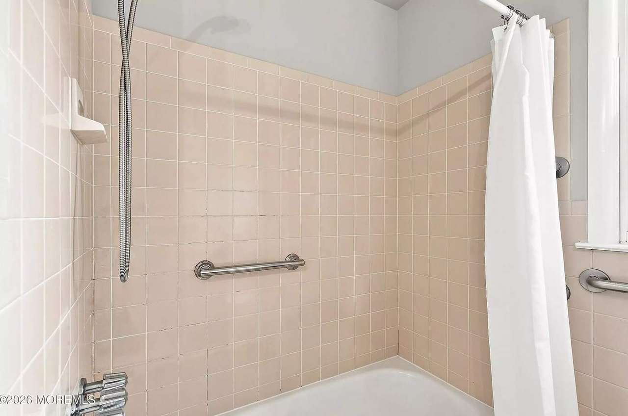 162 Castleton Dr, photo 11