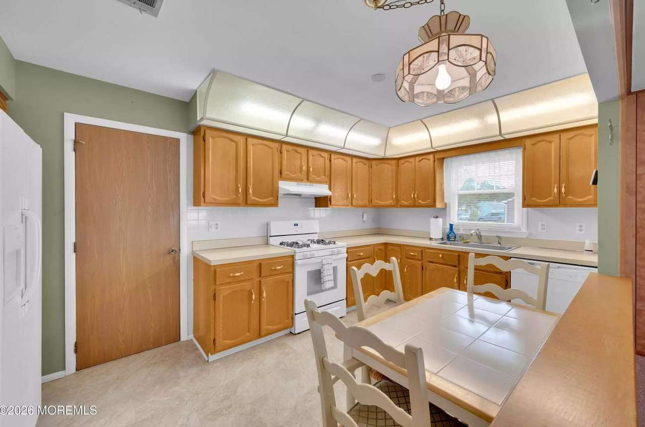 57 Westport Dr, photo 8