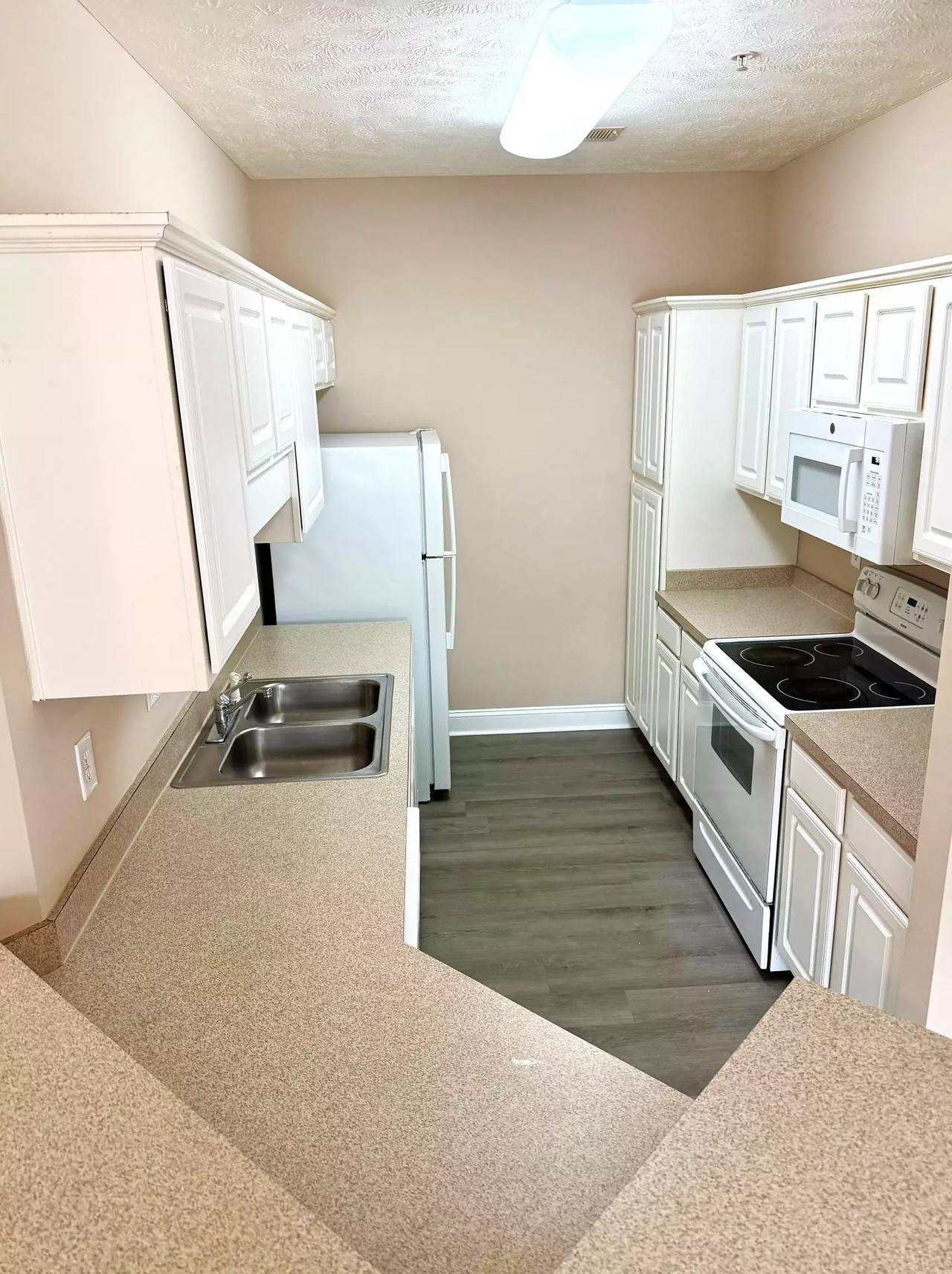 111 Fountain Pointe Ln #201, photo 17