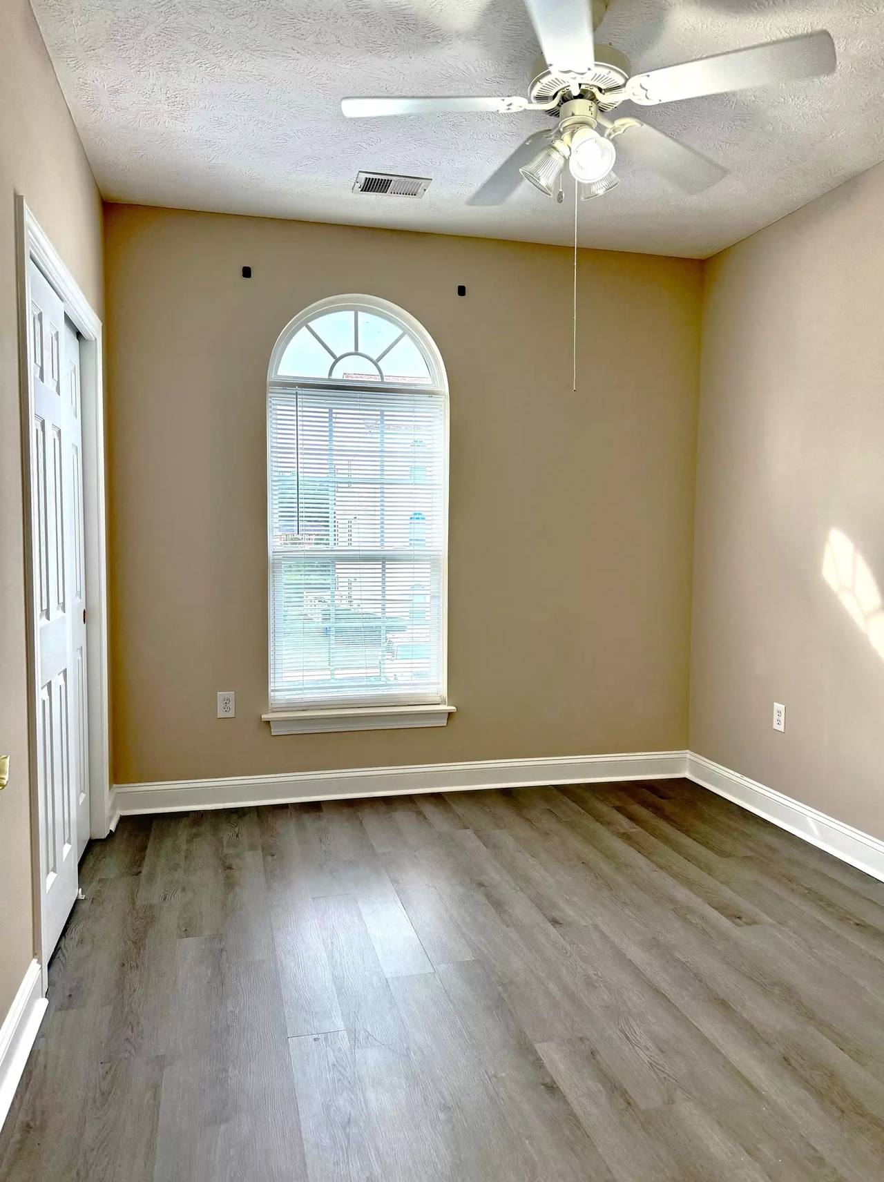 111 Fountain Pointe Ln #201, photo 23