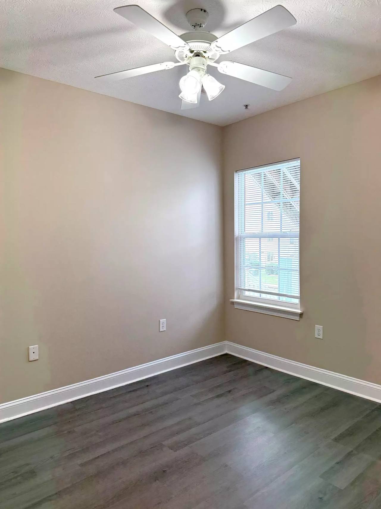 111 Fountain Pointe Ln #201, photo 24