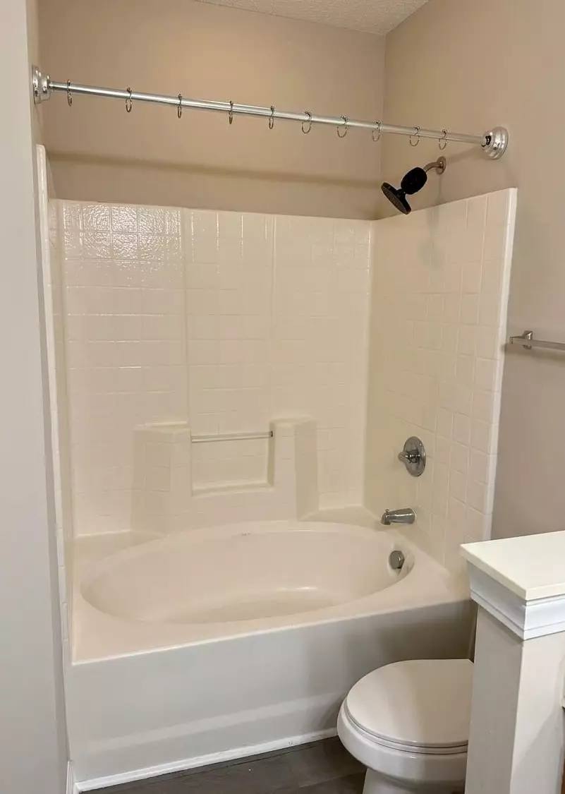 111 Fountain Pointe Ln #201, photo 28