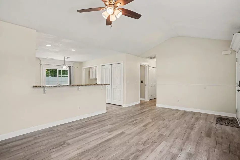 201 Holden Dr, photo 5