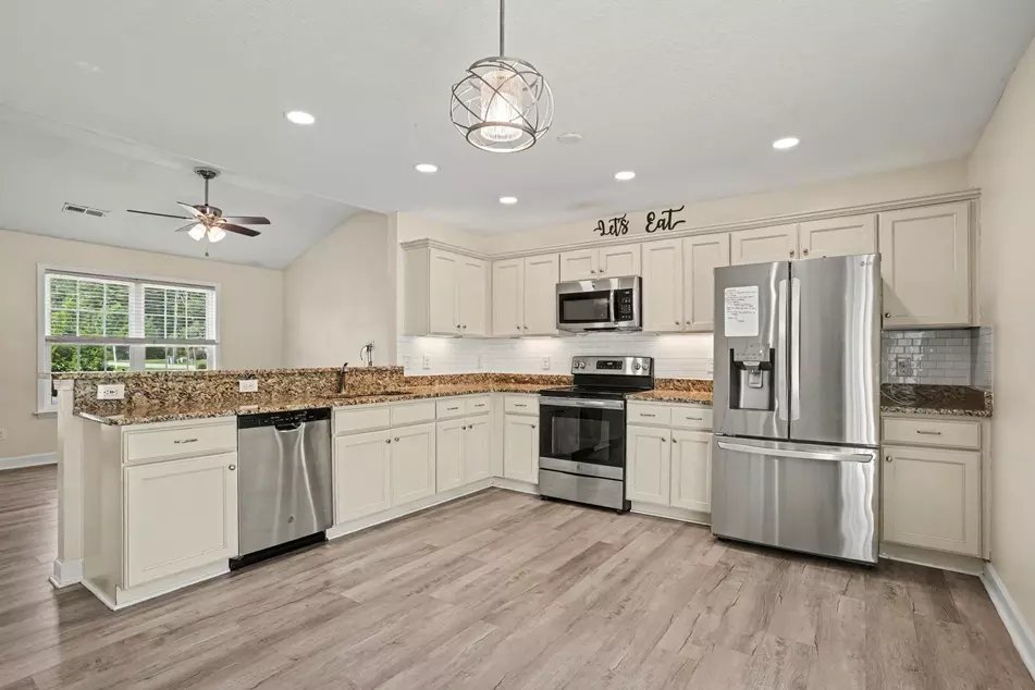 201 Holden Dr, photo 7