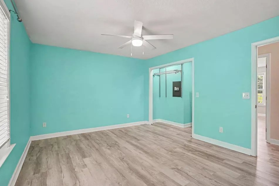 201 Holden Dr, photo 9