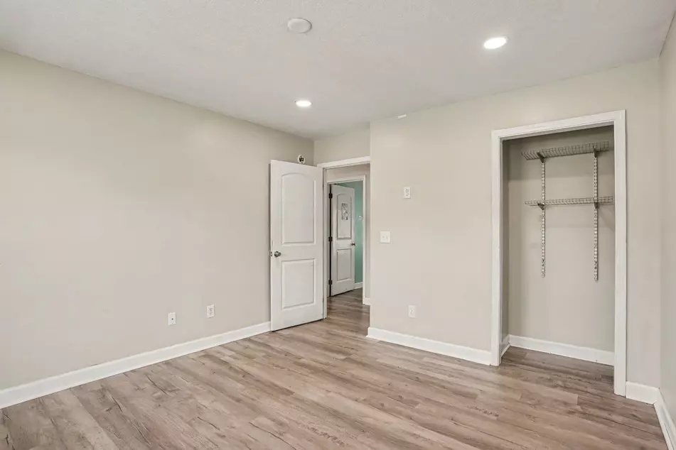 201 Holden Dr, photo 12