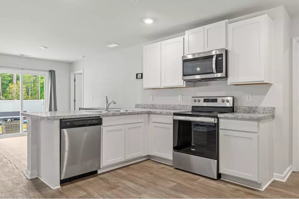 392 Spruce Pine Way, photo 3