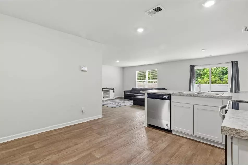 392 Spruce Pine Way, photo 4