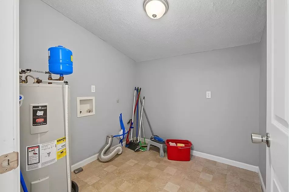 5660 Dogwood Cir, photo 9