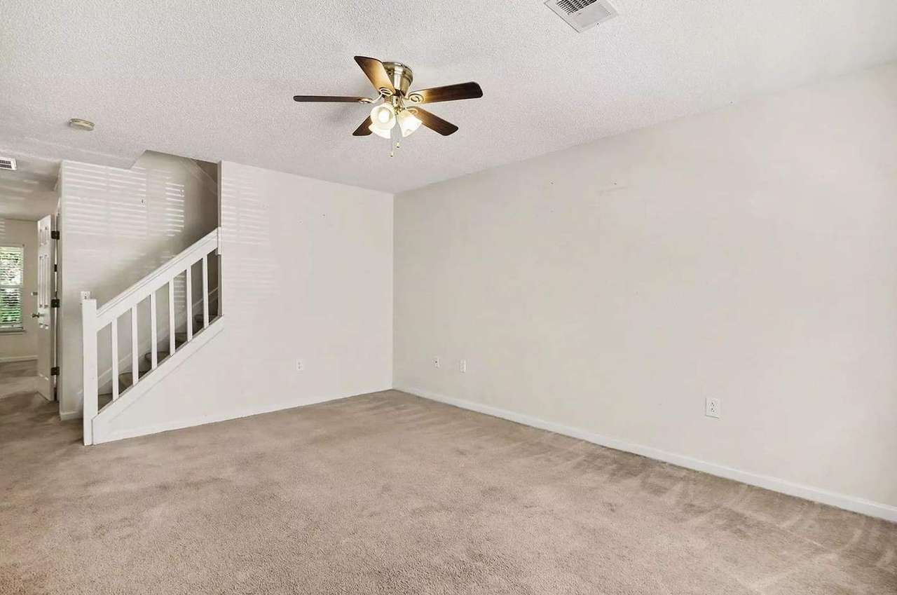 1043 Penny Ln, photo 10