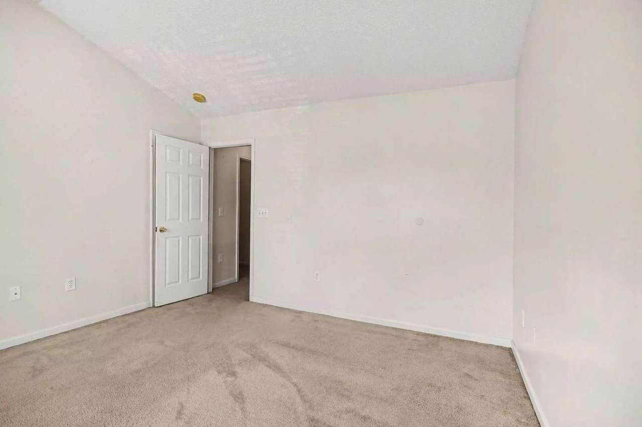1043 Penny Ln, photo 22