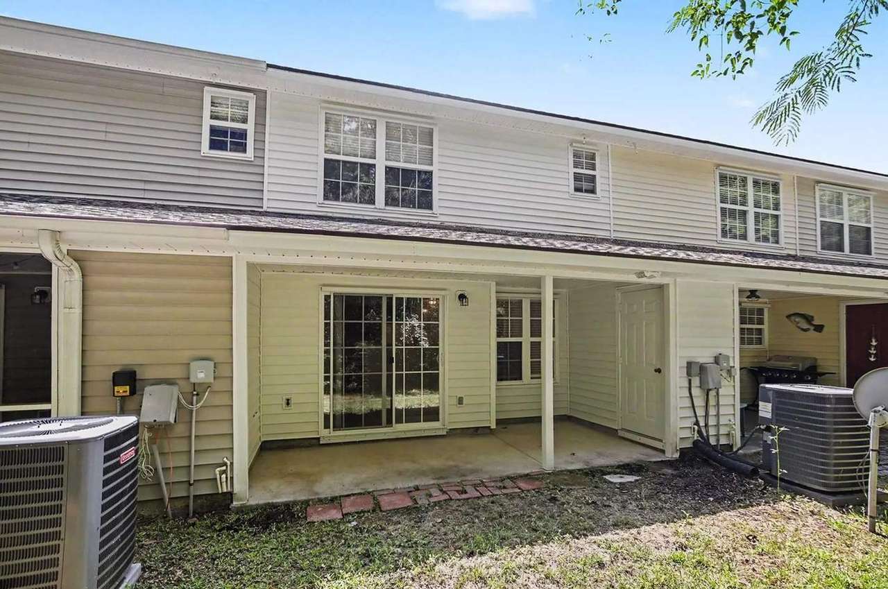 1043 Penny Ln, photo 32