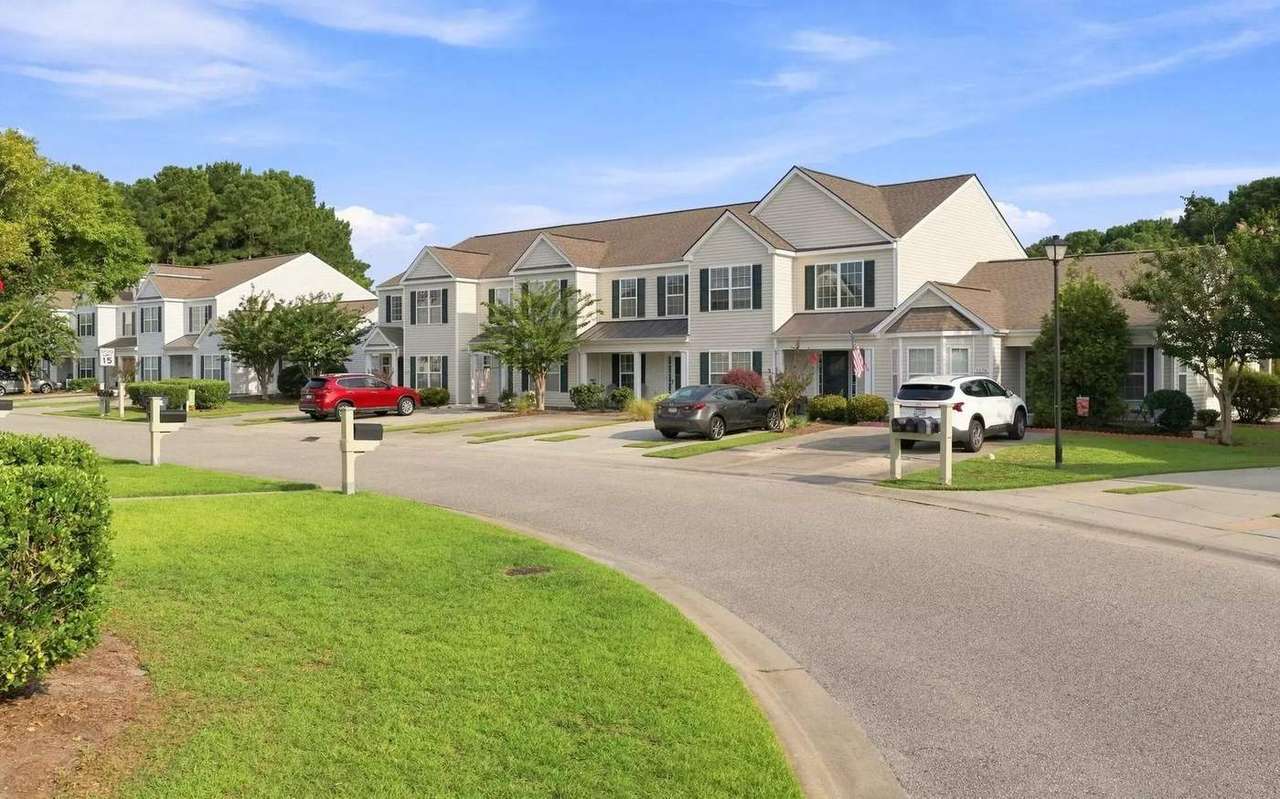 1282 Harvester Cir, photo 2