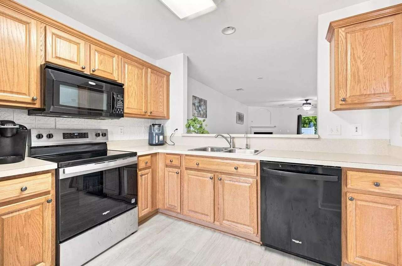 1282 Harvester Cir, photo 7