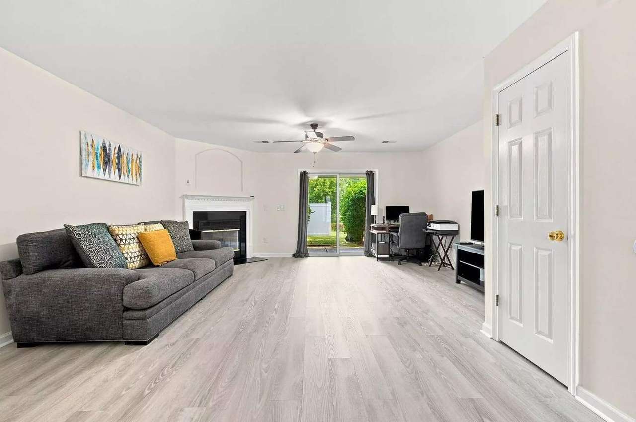 1282 Harvester Cir, photo 11