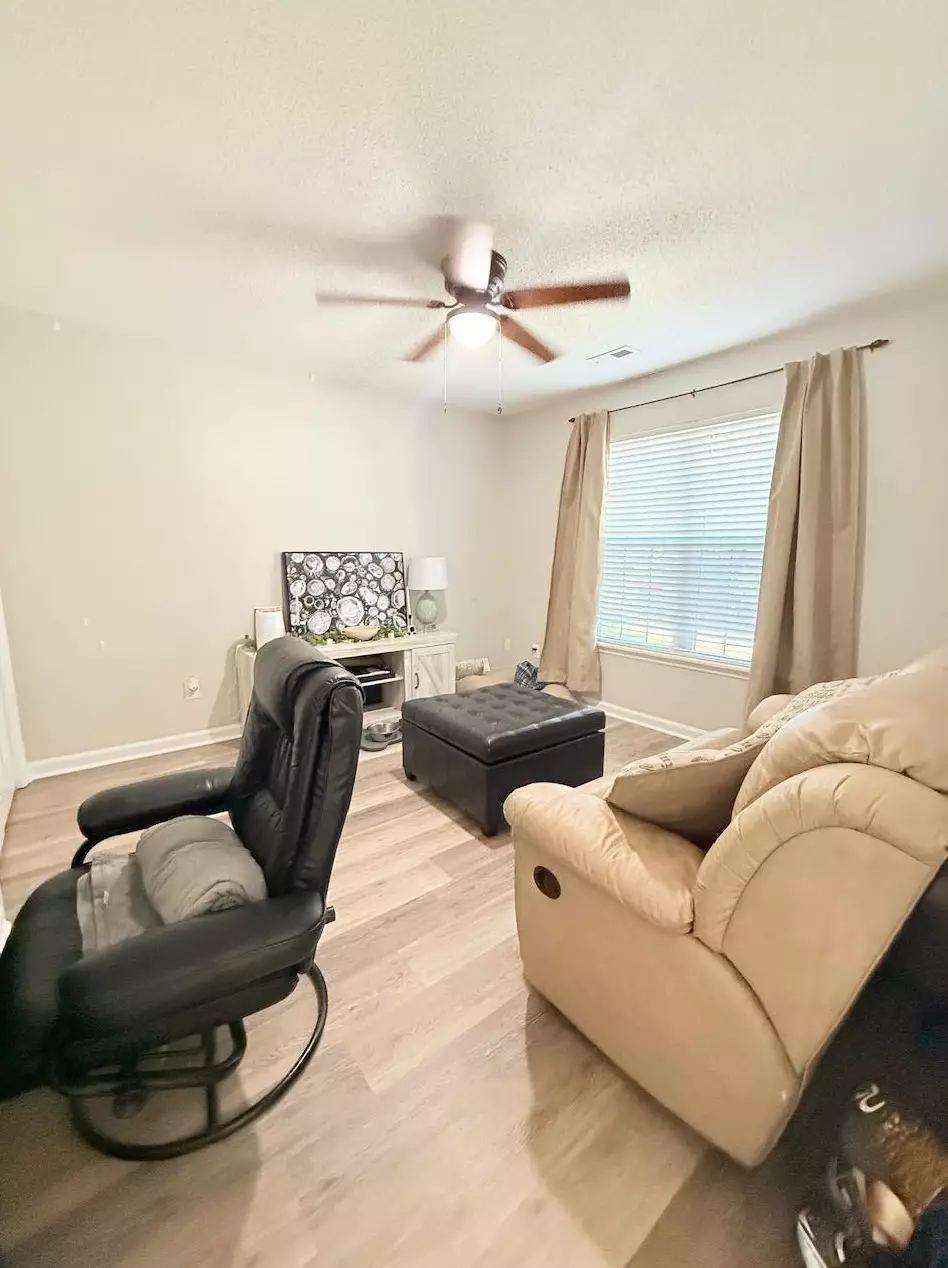 130 Country Manor Dr #A, photo 9