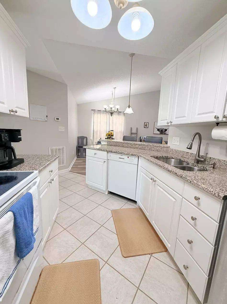 130 Country Manor Dr #A, photo 16
